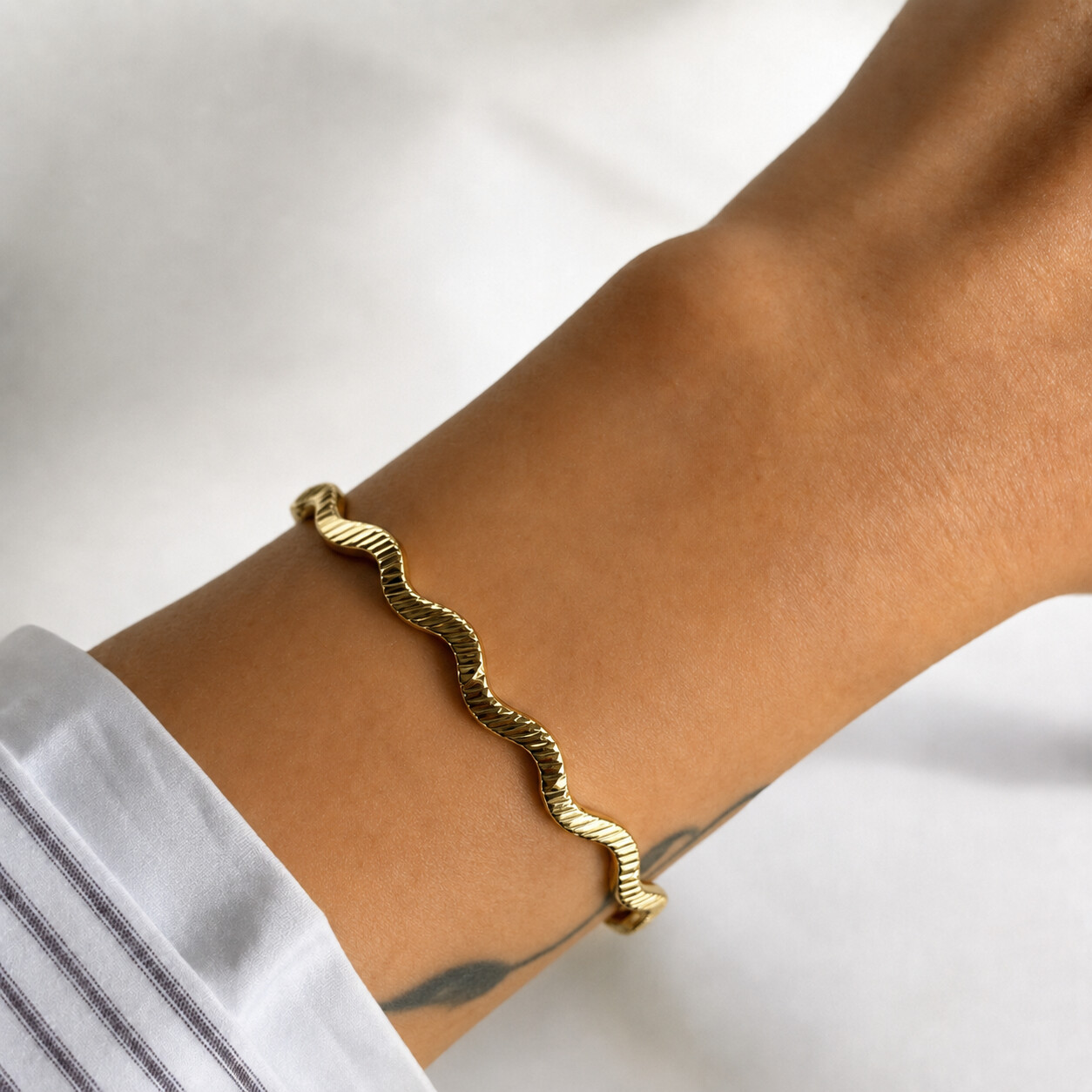 Dalgalı Gold Bileklik