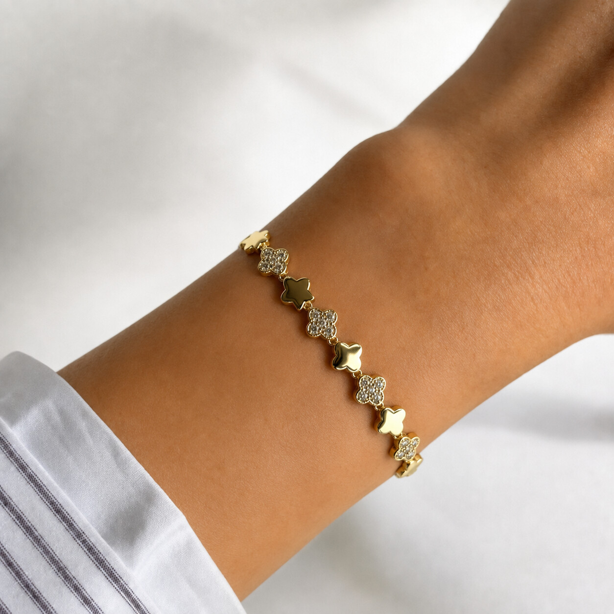 Yonca Motifli Gold Bileklik